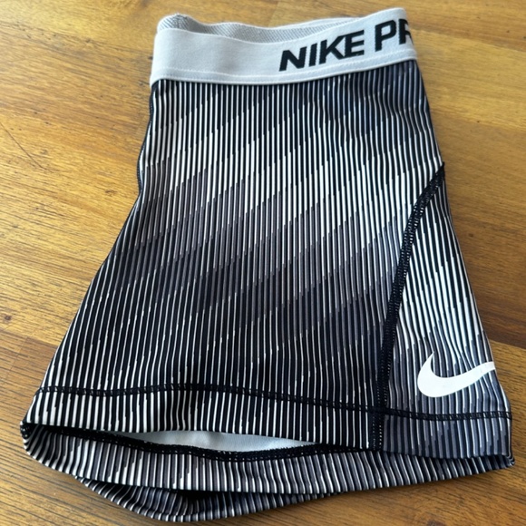 Nike Pro running shorts 3 pair - Picture 2 of 5